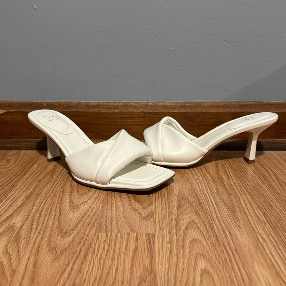 Bridal kitten heels!